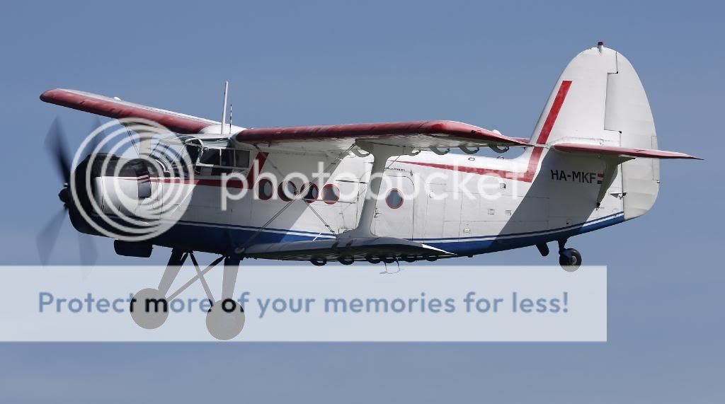 http://i604.photobucket.com/albums/tt126/IanP51/Shuttleworth%20Spring%20Air%20Show%2011/IMG_2639A.jpg